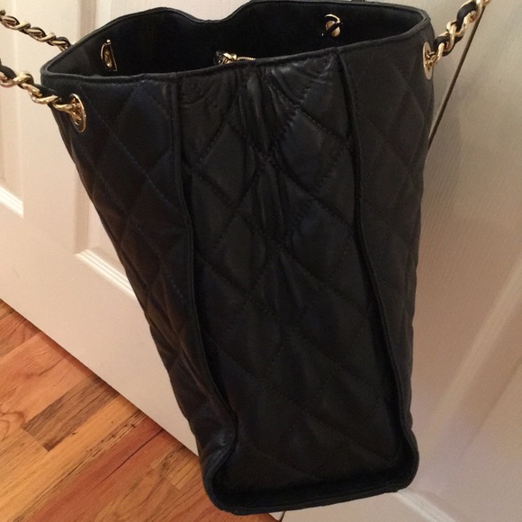 Michael Kors quilted navy pocketbook - Picture 4 of 6